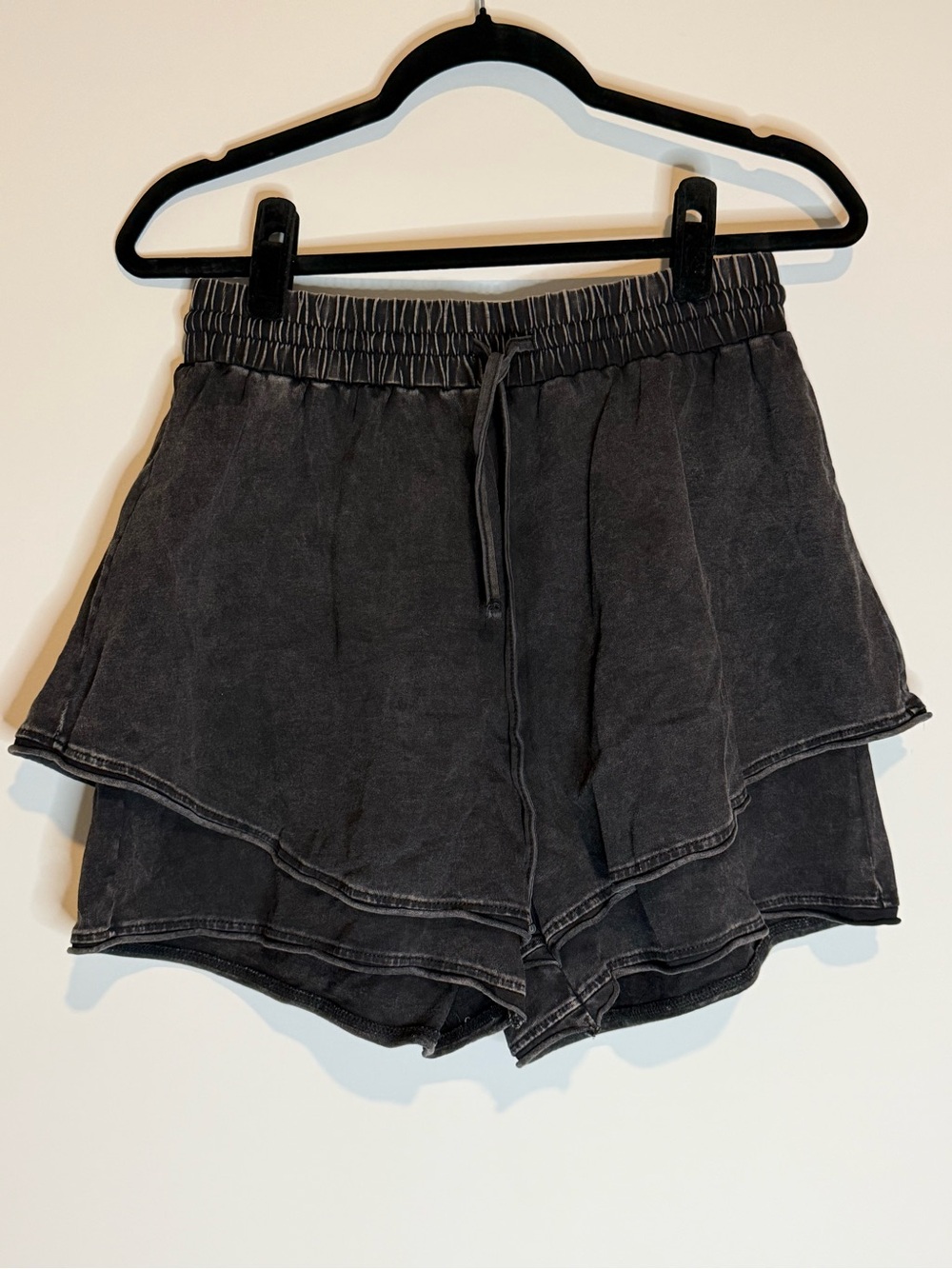 Charming Charlie Casual Drawstring Layered Black Women’s Shorts - Picture 3 of 7